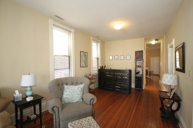 Foto del edificio - 3338 N Kenmore Ave