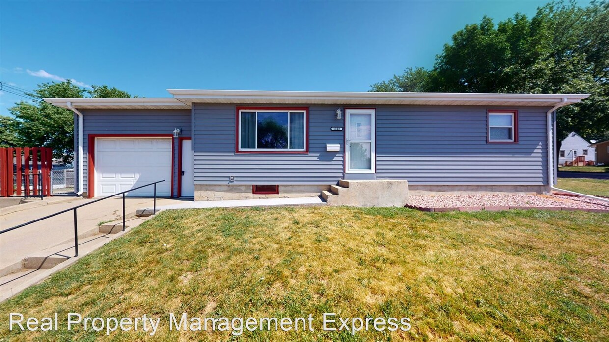 Primary Photo - 3 br, 2 bath House - 1308 E 12th St.