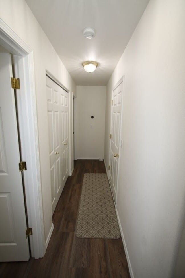 Building Photo - 3 Bedroom Close to JBER!