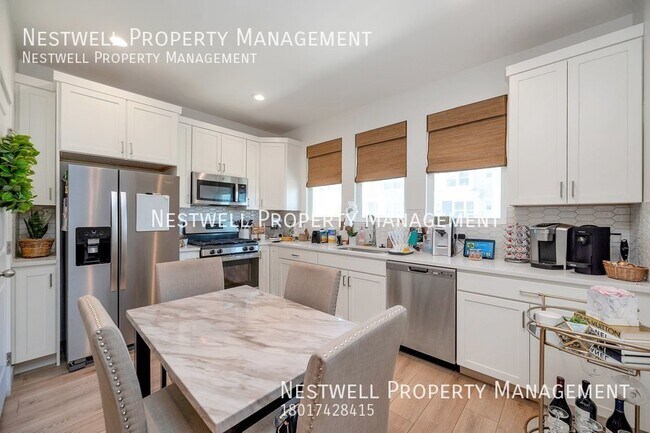 Building Photo - Inmaculate 3-bed Townhome in Daybreak