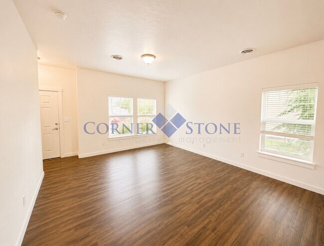 Foto del edificio - Charming Townhouse Close To The Village!