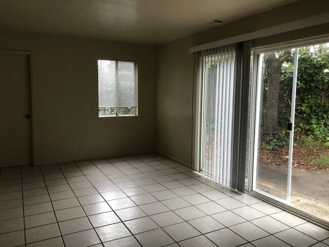 Building Photo - 850 Camino Lindo