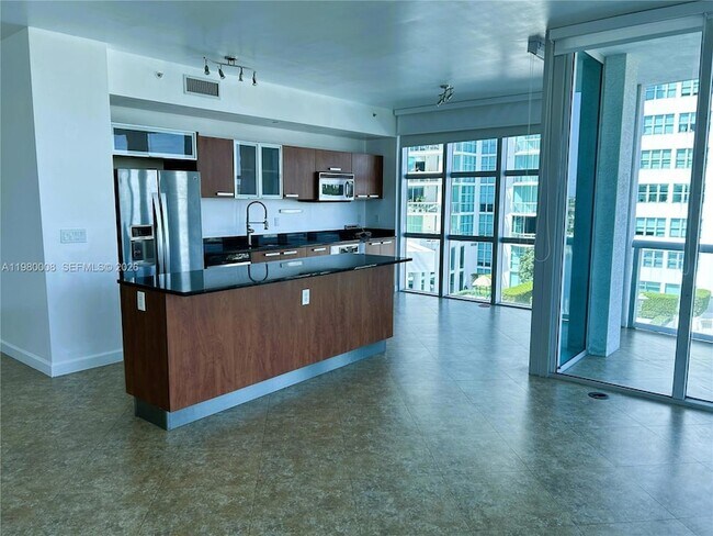 Foto del edificio - 3131 NE 188th St