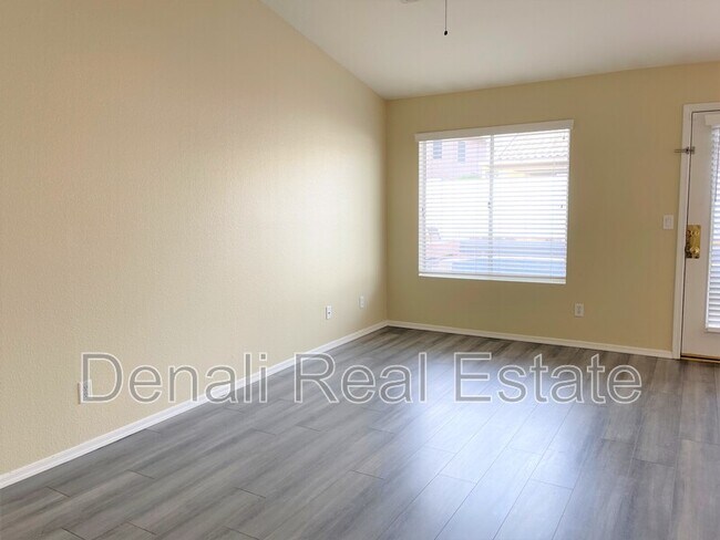Building Photo - 6926 W Via Del Sol Dr