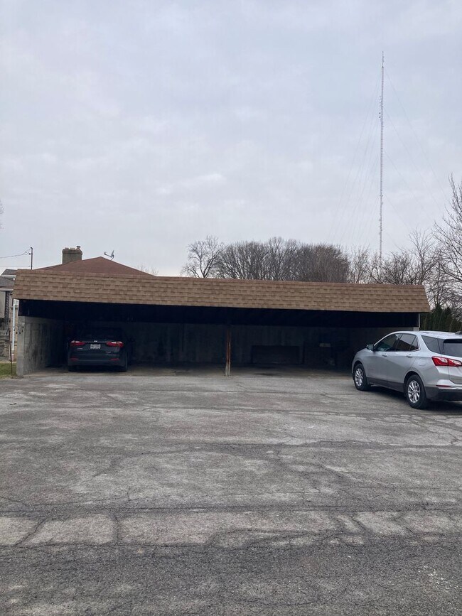 Building Photo - 364 - South Ave