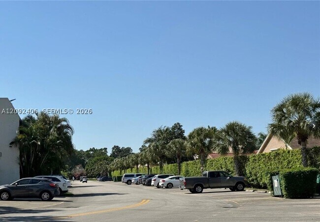 Foto del edificio - 400 S Hollybrook Dr