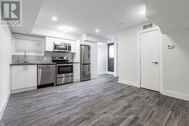 Photo du bâtiment - 600-600 St Clarens Ave