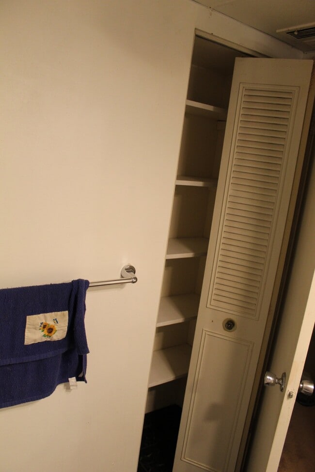 Building Photo - Secluded One Bedroom Condo in Twin Oaks Co...