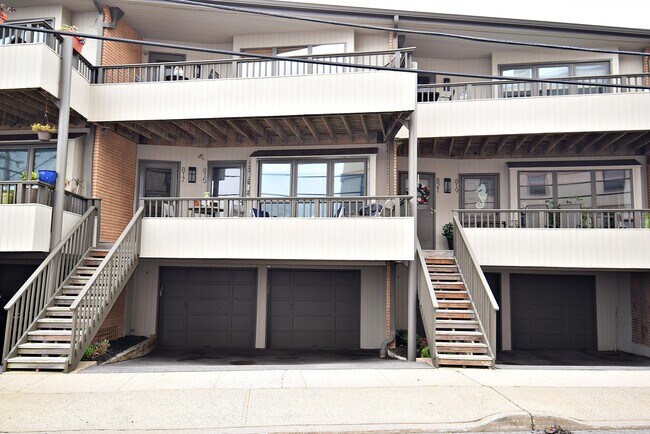 Building Photo - 817 Shore Rd