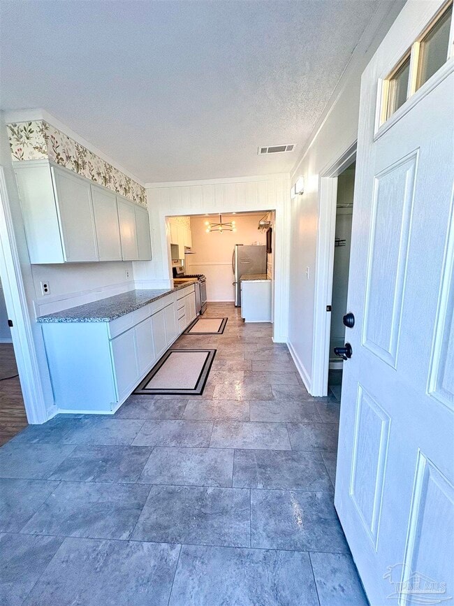 Building Photo - 326 W Sunset Ave