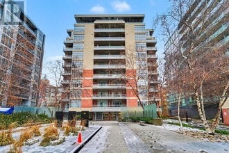 Building Photo - 23 Brant St