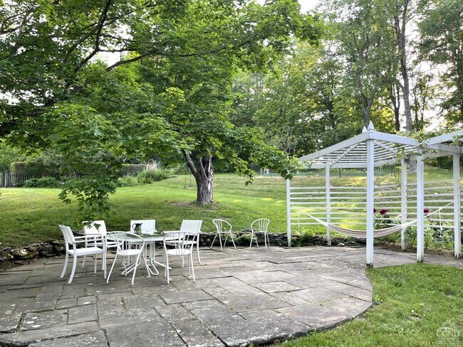 Building Photo - 105 Camp Creek Rd