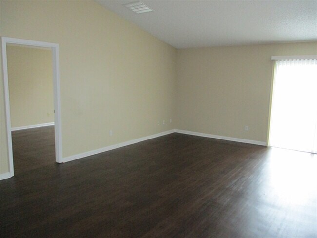 Foto del edificio - 10956 Acorn Park Dr E