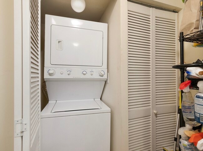 Lavadora secadora en unidad - 2554 W Rosemont Ave