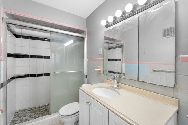 Photo - 6113 Washington St Apartment