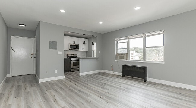 Living Room/Kitchen - Courtyard Park