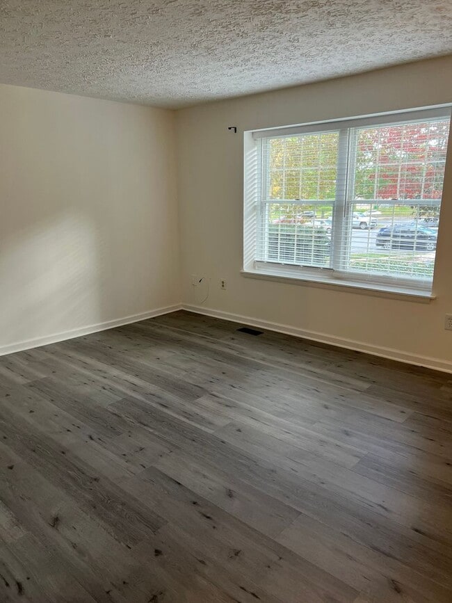 Foto del edificio - Renovated End-Unit Ready to Move-In
