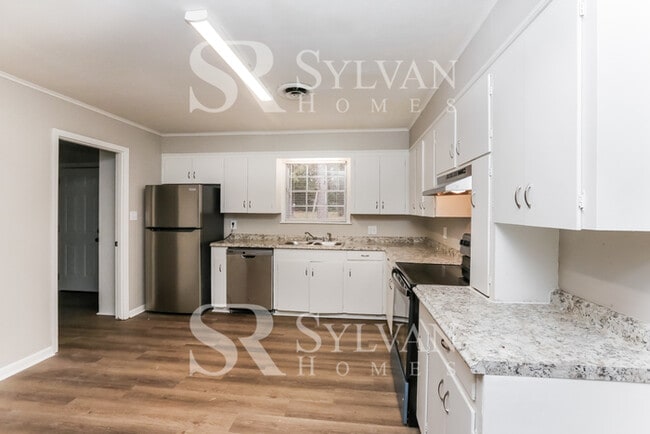 Building Photo - Beautiful Brick Ranch Home