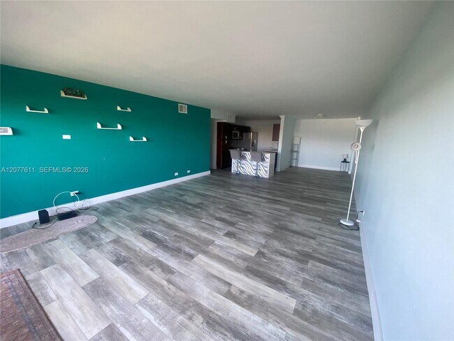 Foto del edificio - 800 NE 195th St