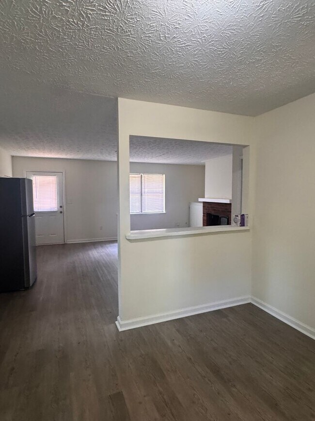 Foto del edificio - 1120 Sweetwater Cir