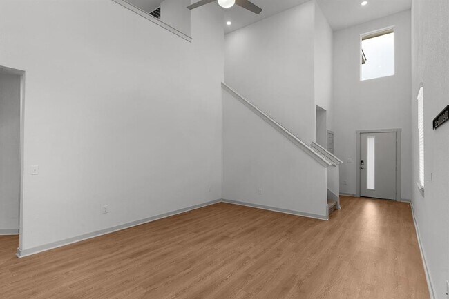 Foto del edificio - 10933 Tildon Ave