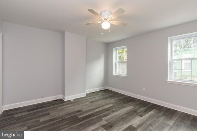 Building Photo - Gorgeous Rental Home in Mantua! Featuring ...