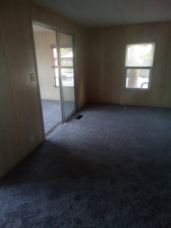 Foto del edificio - 8124 Eagle Dr