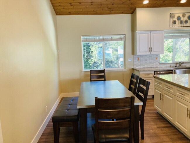 Building Photo - Desirable Ranch Style Home - All Main Level Living Space plus Two Car Garage