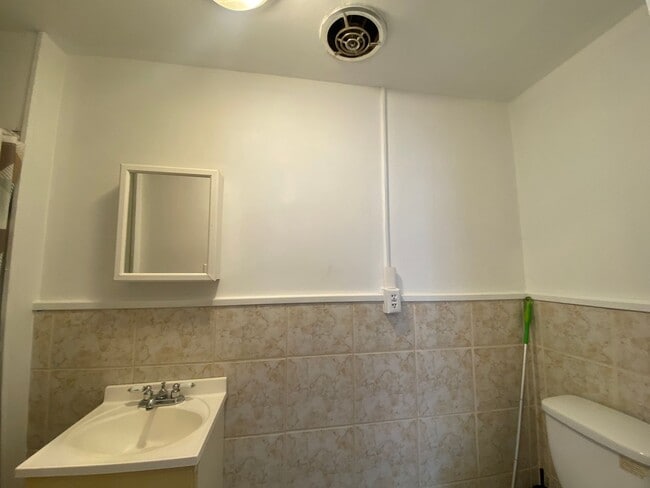 Photo - 725 Washington St Apartment