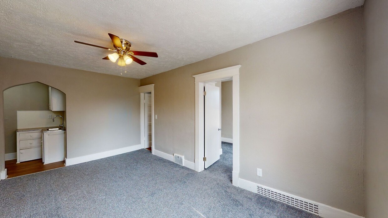 Foto principal - 316 E 15th Street Apartments