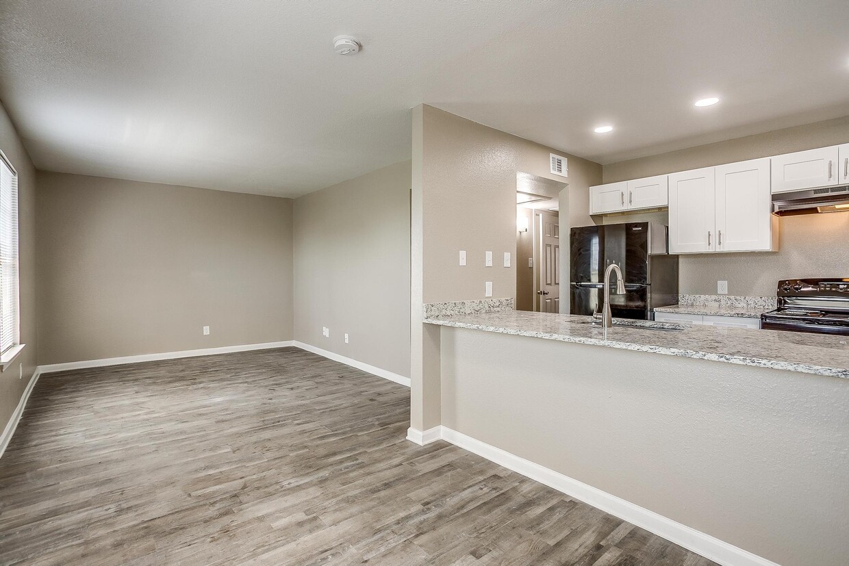 Foto principal - Cleburne Oaks Apartments