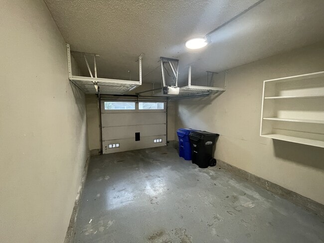 Building Photo - 6036 Cirrus St