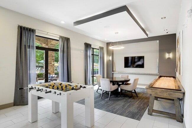 Building Photo - Lantower Waverly