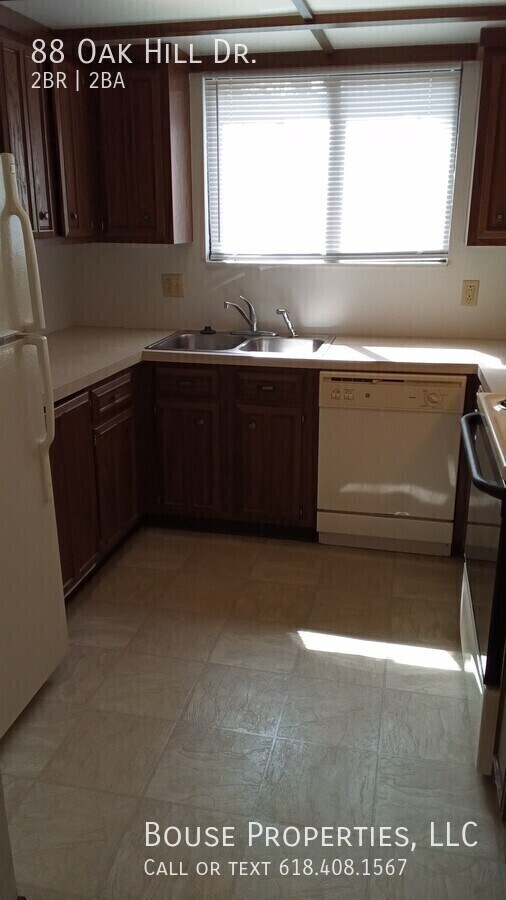 Foto del edificio - 88 Oak Hill Dr