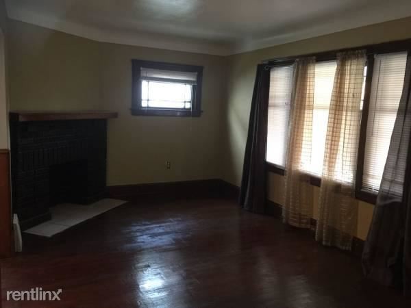 Foto del edificio - 2 br, 1 bath Apartment - 2026 Chesterland Ave