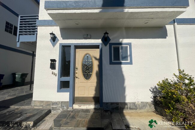 Foto del edificio - Spacious & Sunlit 5-Bedroom Retreat in the...