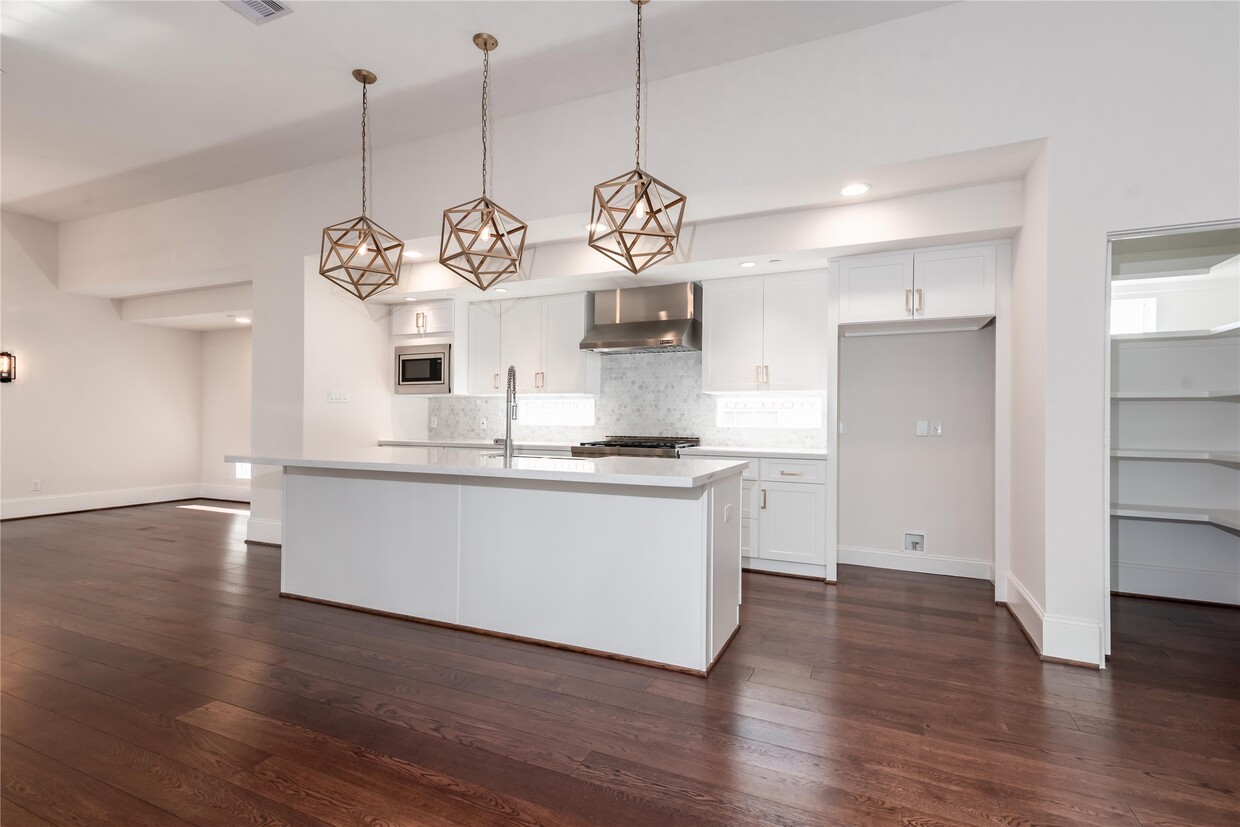 Foto principal - 3821 N Braeswood Blvd