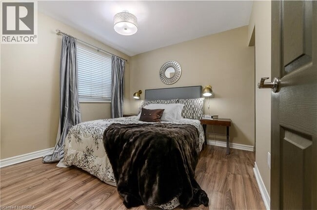 Building Photo - 200 Charlton Ave E