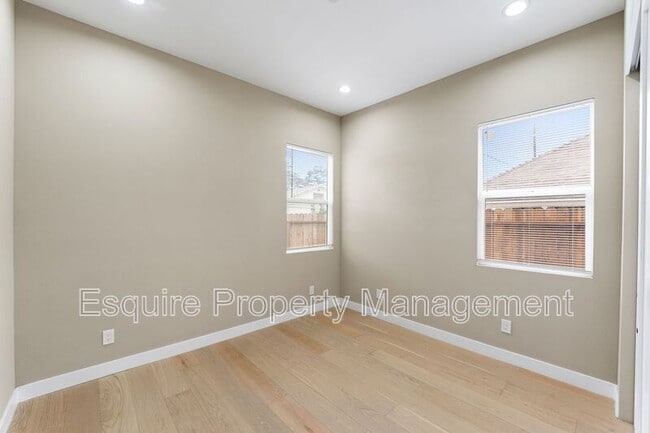 Building Photo - 549 Carty Dr