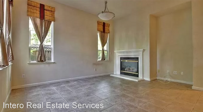 Foto del edificio - 4 br, 2.5 bath House - 1060 Garrity Way