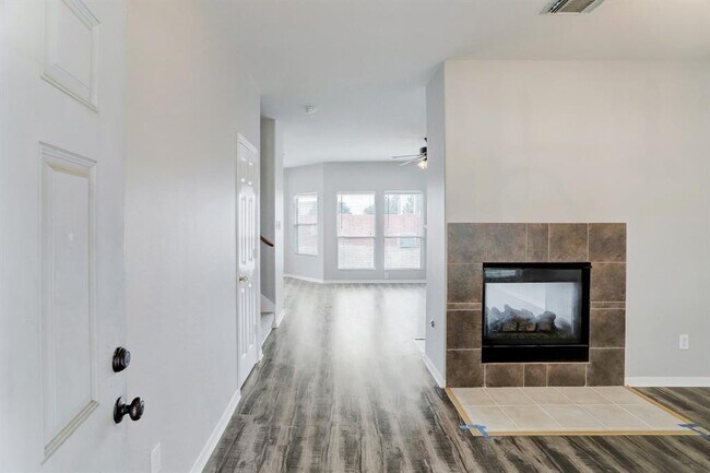 Foto del edificio - 15530 Hickory Dale St