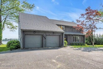Building Photo - 105 Riverview Ave