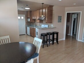 Building Photo - 565 Smalley Ave