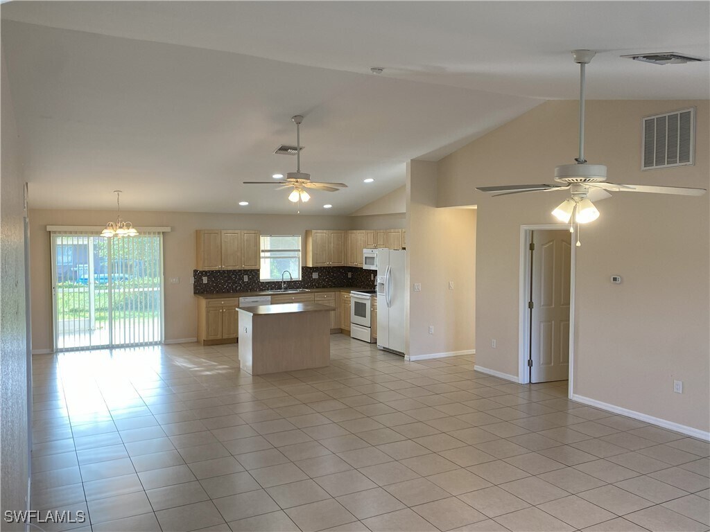 Foto principal - 2318 NE 24th Ave