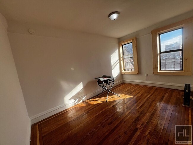 Foto del edificio - MORRIS AVENUE