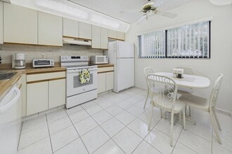 Building Photo - 15451 Pembridge Dr