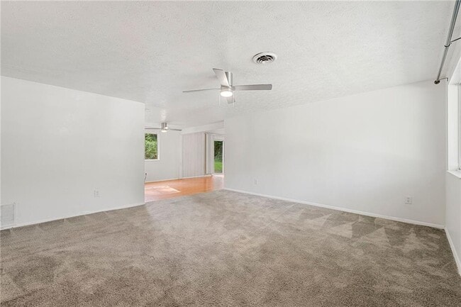 Building Photo - 1069 Martin Rd