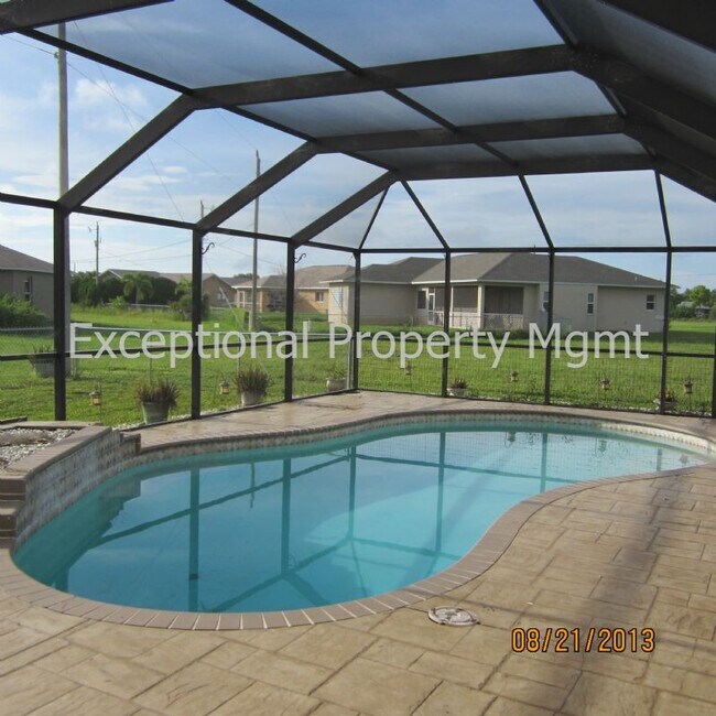 Foto del edificio - Beautiful 3-bedroom 2 bath Pool Home!  SW ...