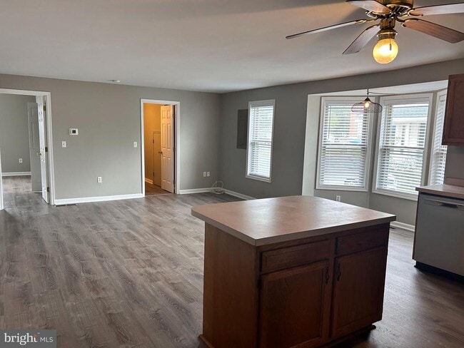 Building Photo - 206 N Railroad Ave