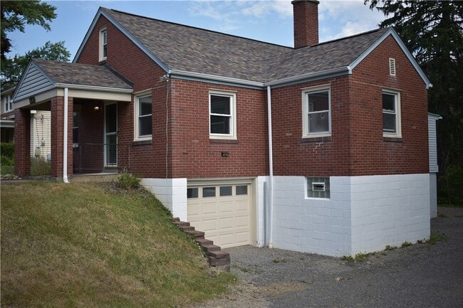 Building Photo - 905 Burchfield Rd